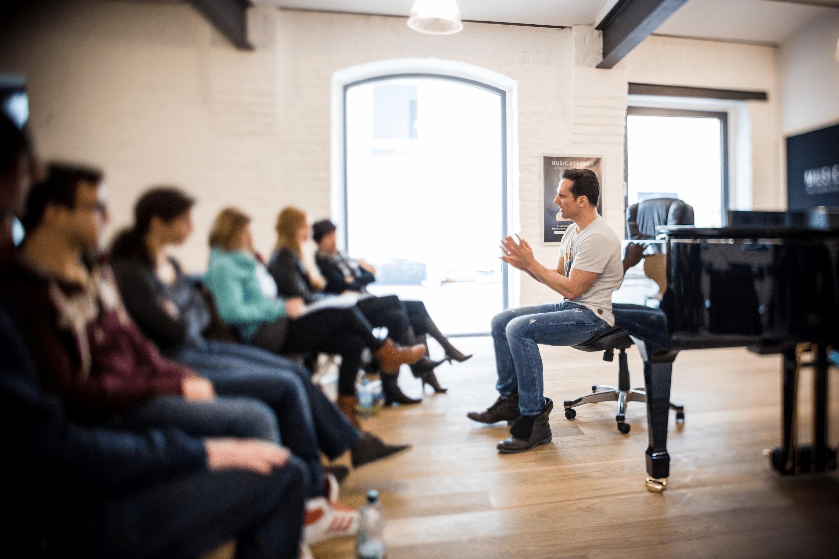 Mischa Züwerink erklärt Stimmtechnik